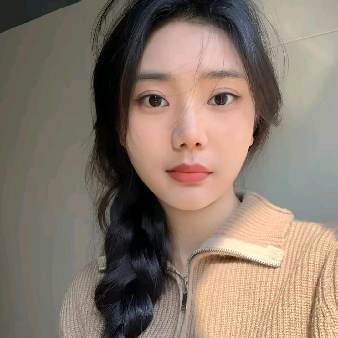 小雯雯（茬校女大）