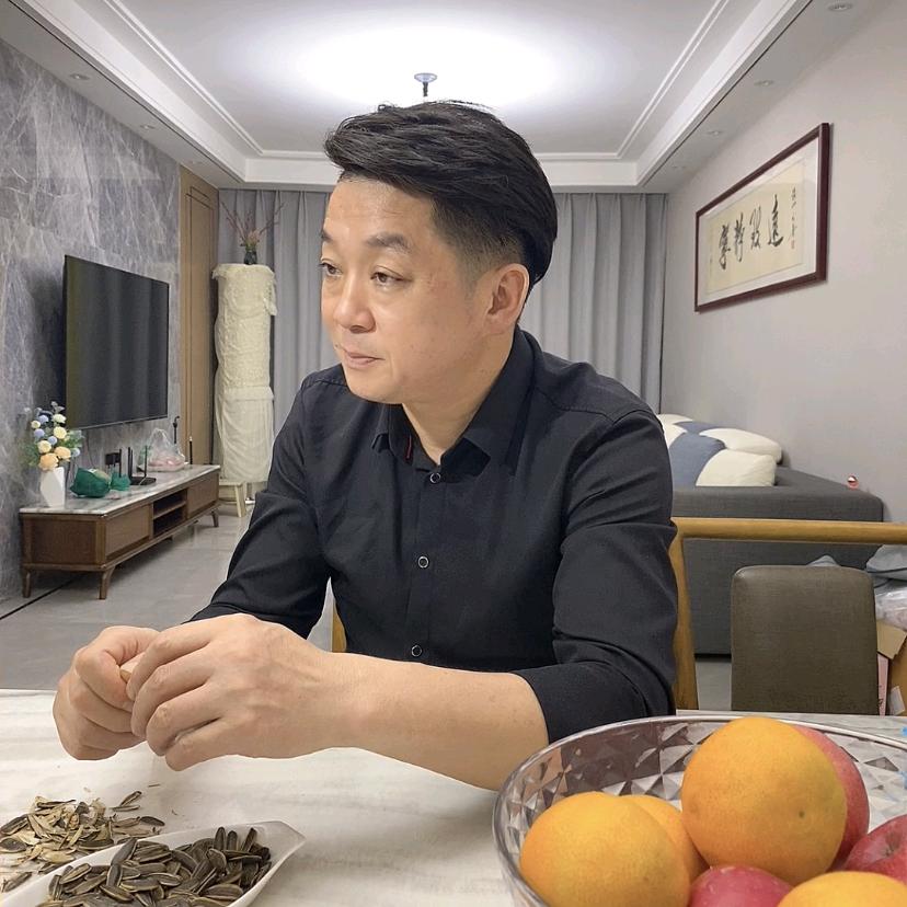 军哥很顾家