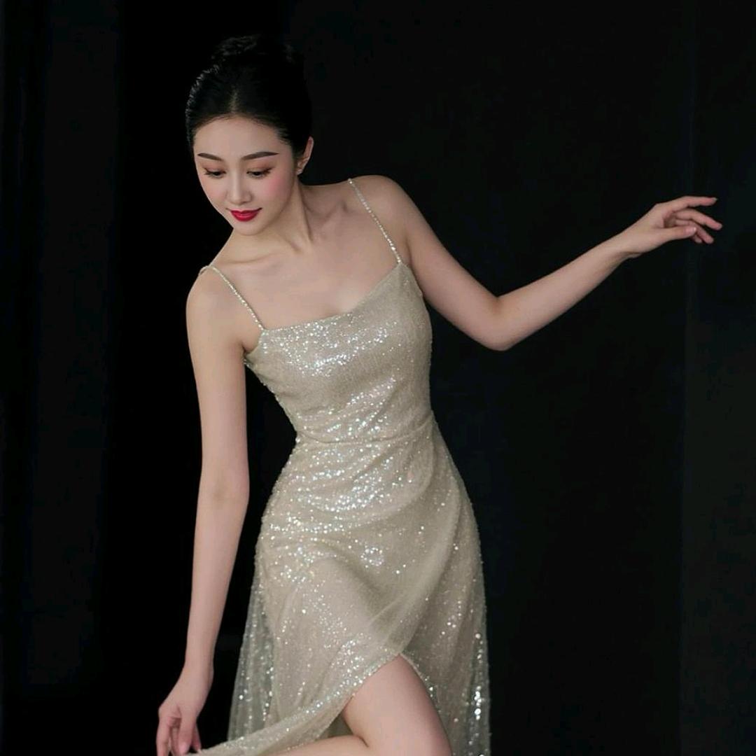 八月