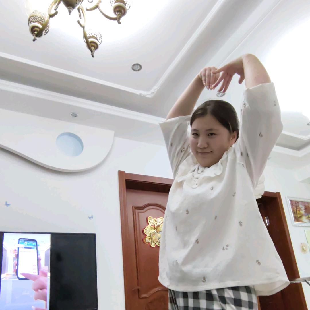 月半今天跳操了吗