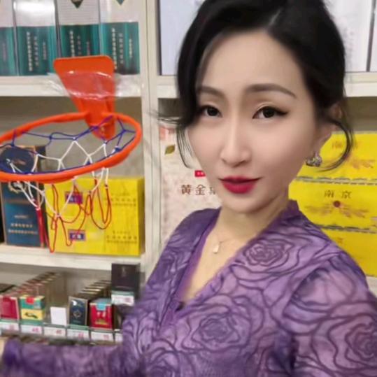伊伊老板娘