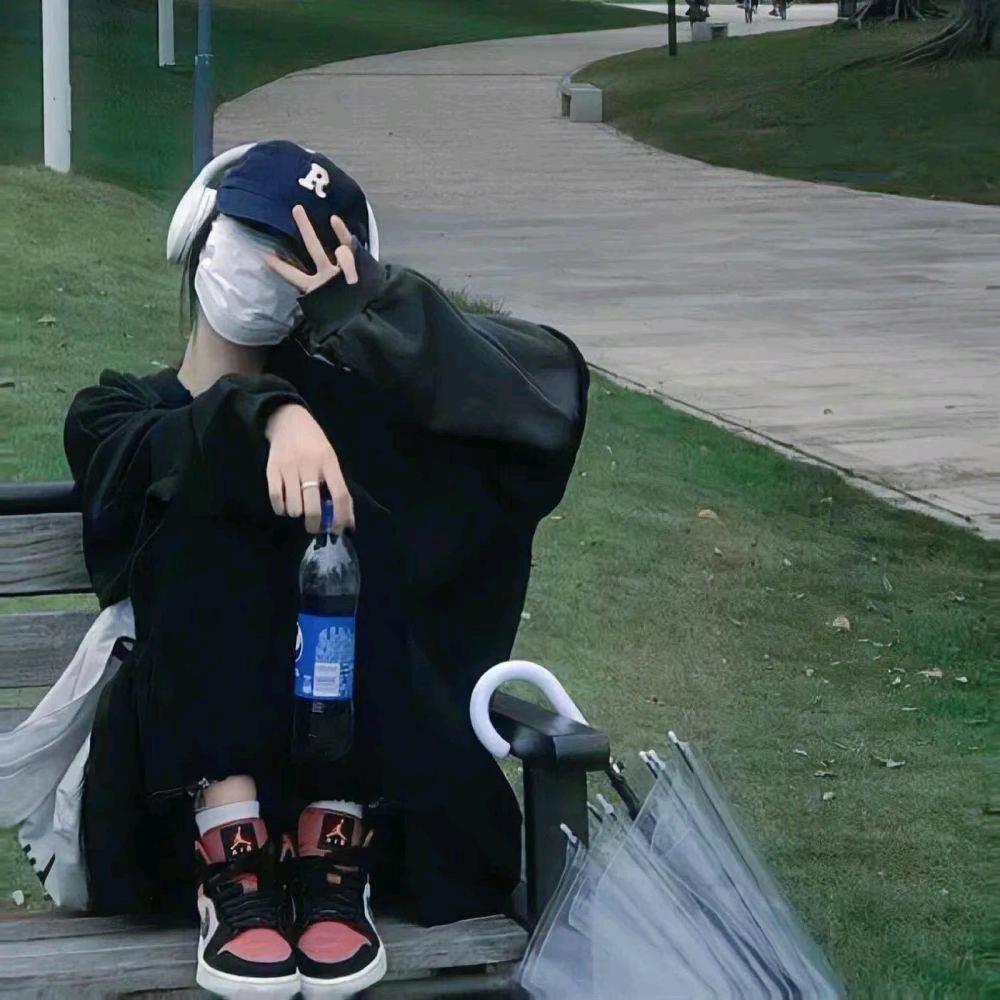 抠鼻屎的小鲶鱼