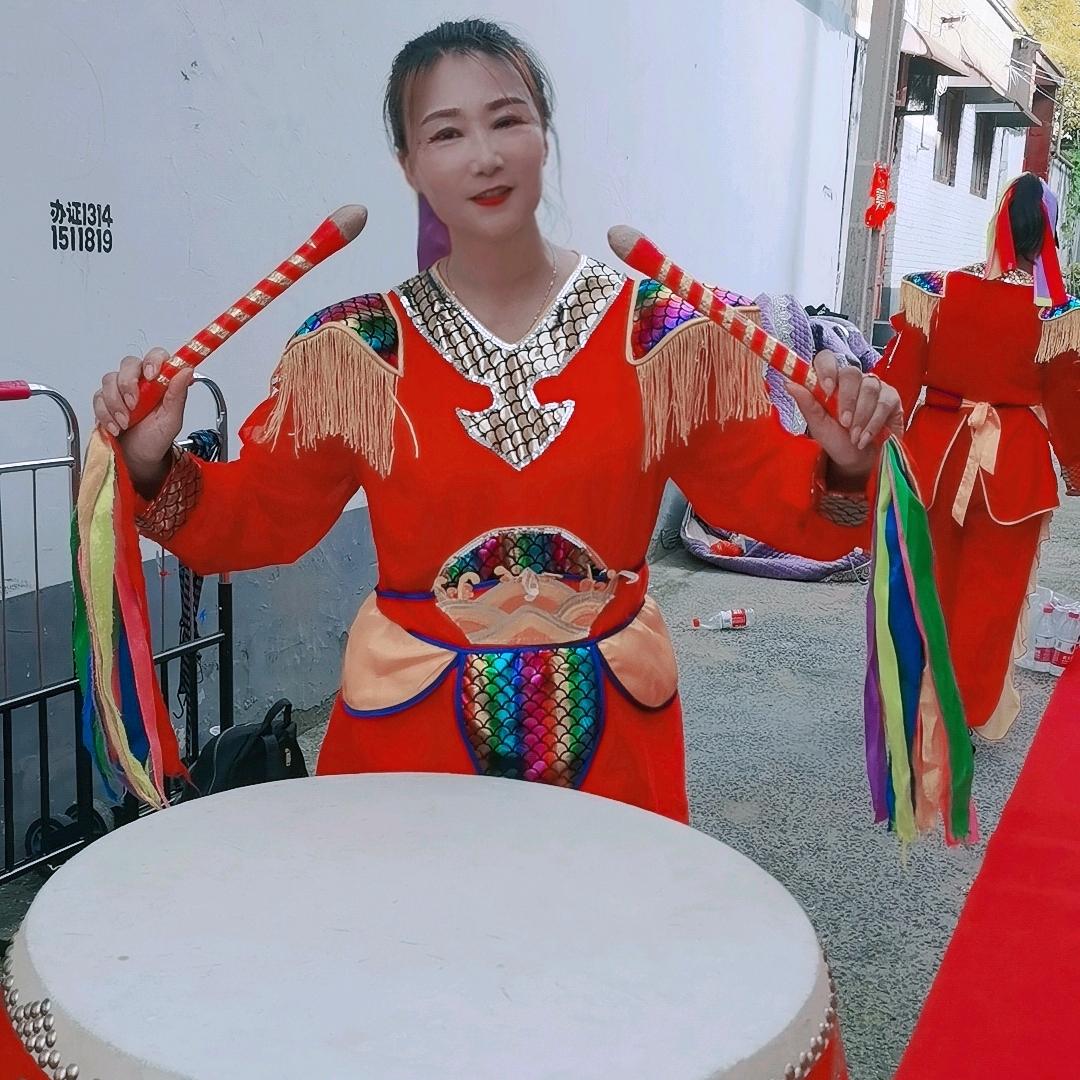 尉氏县大西门社区鼓舞队郭郭