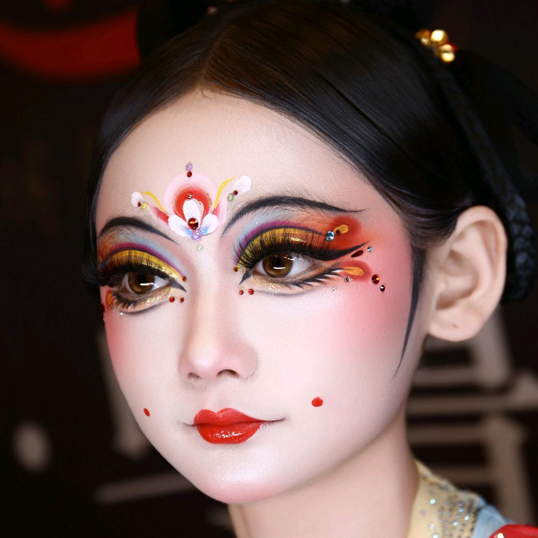 开琦彩绘彩妆（收学员）