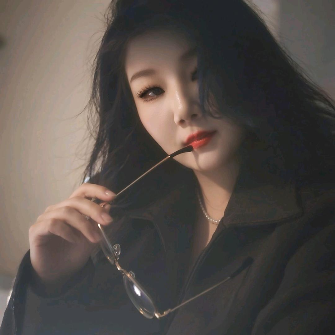 做你的女王💋💋💋