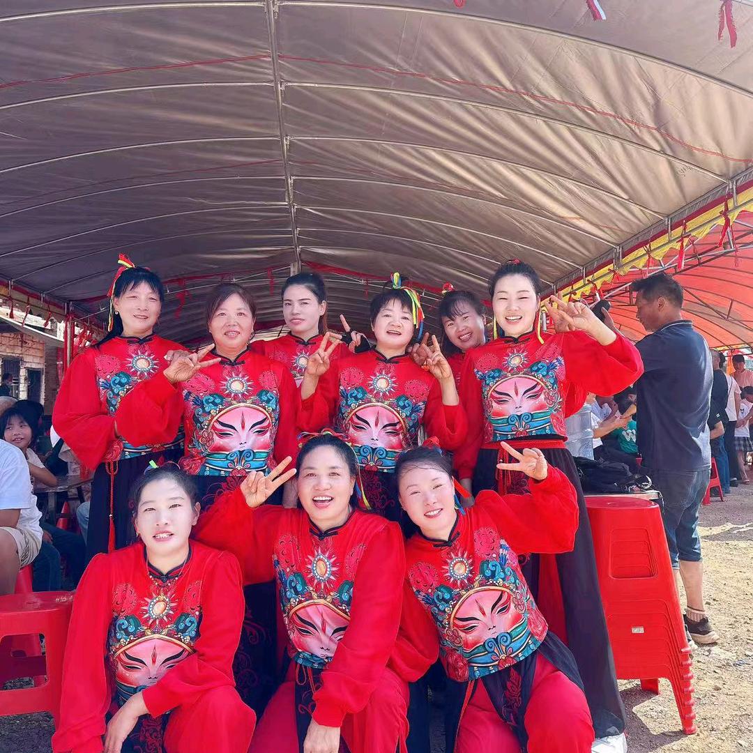 花山吉祥鼓舞团一文姐