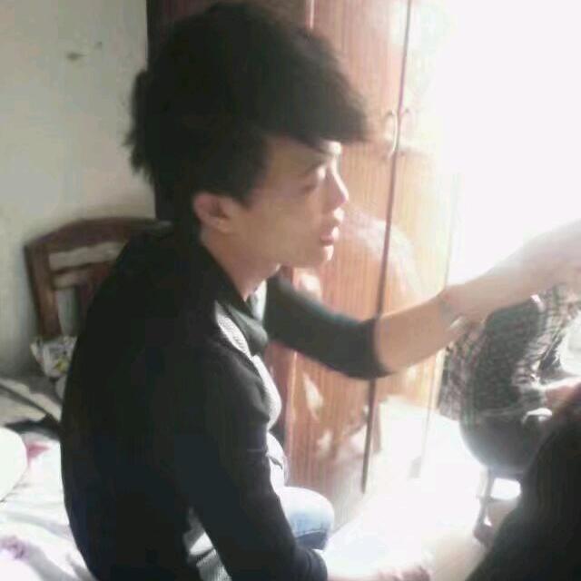 爱唱歌的小伙子