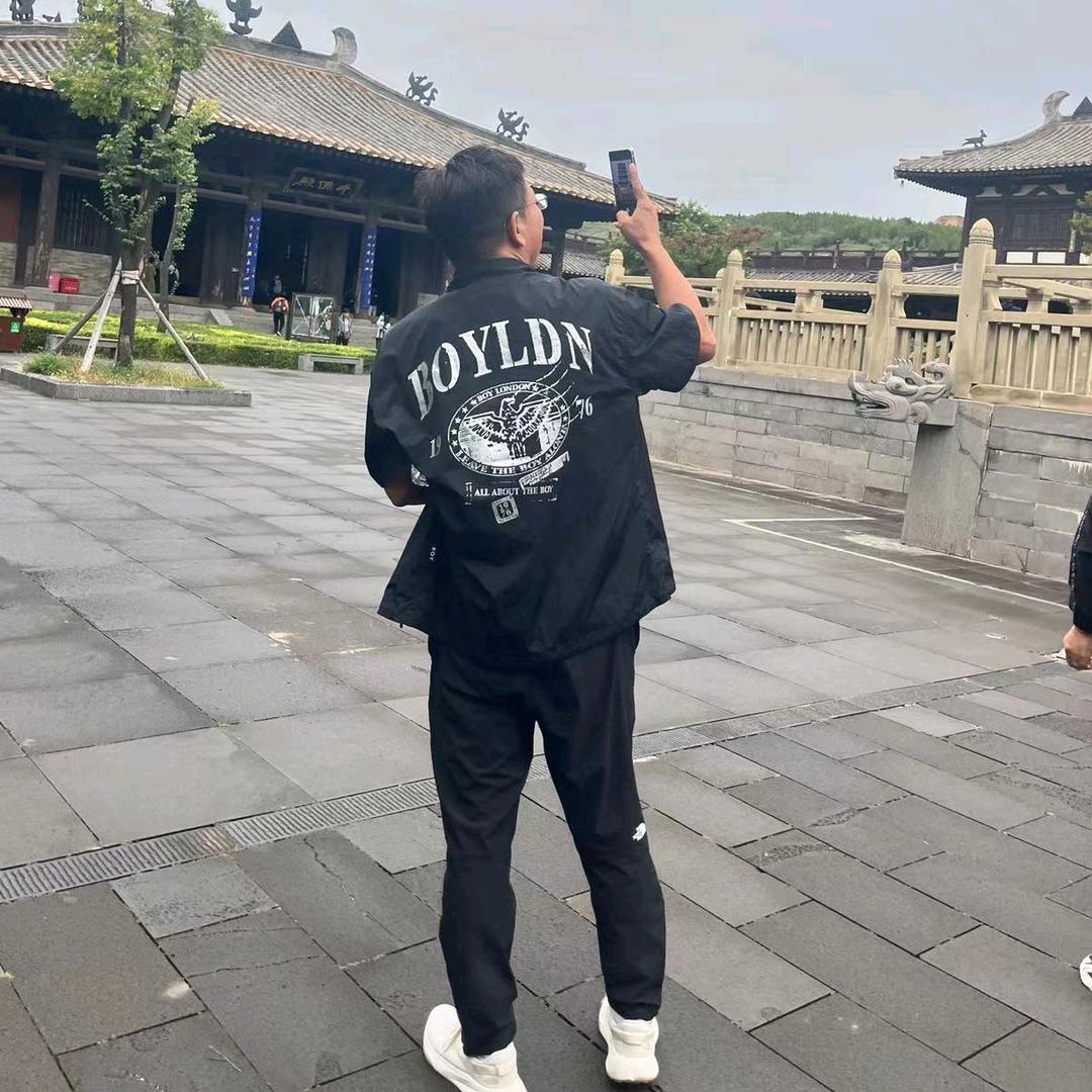独  行  ……