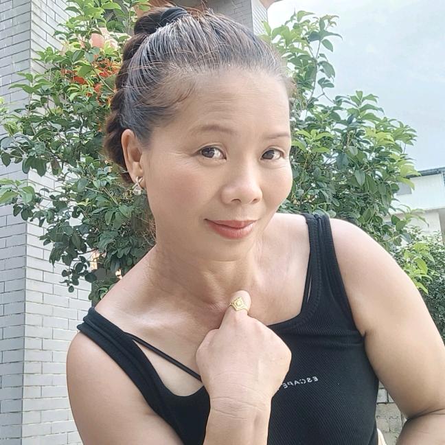 两个逗老牌螺蛳粉