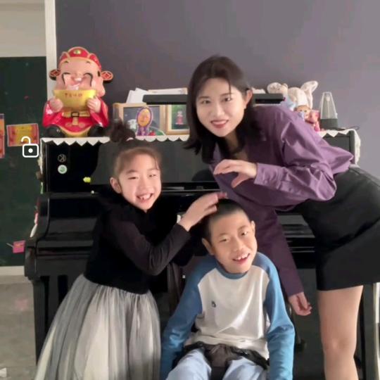 蛋蛋和美丽的妈妈(高小姐)