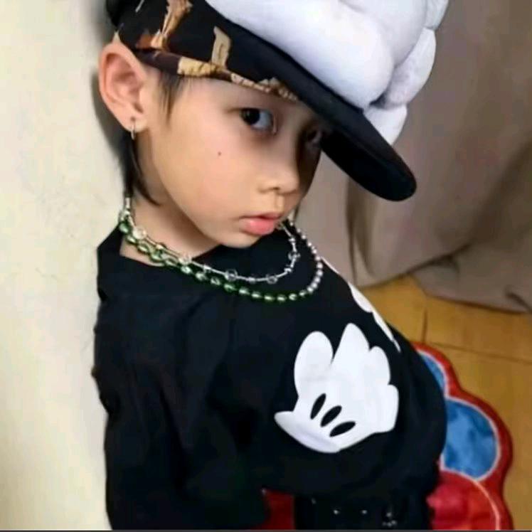 找个富婆买辆迈巴赫