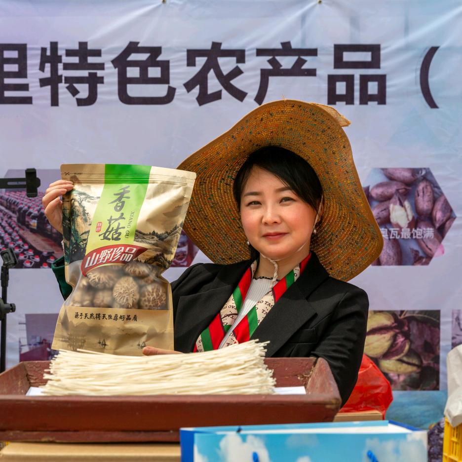 昵昵1097496132