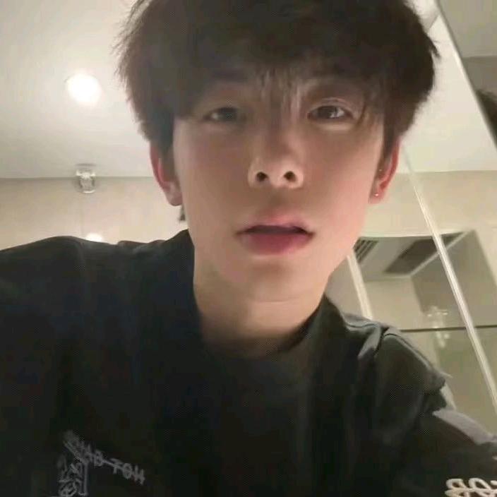 周 潇 齐