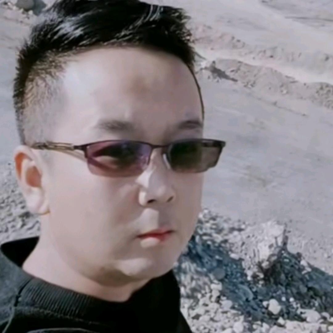 开挖机的小虾米