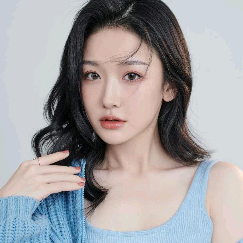 韩雨彤的小跟班