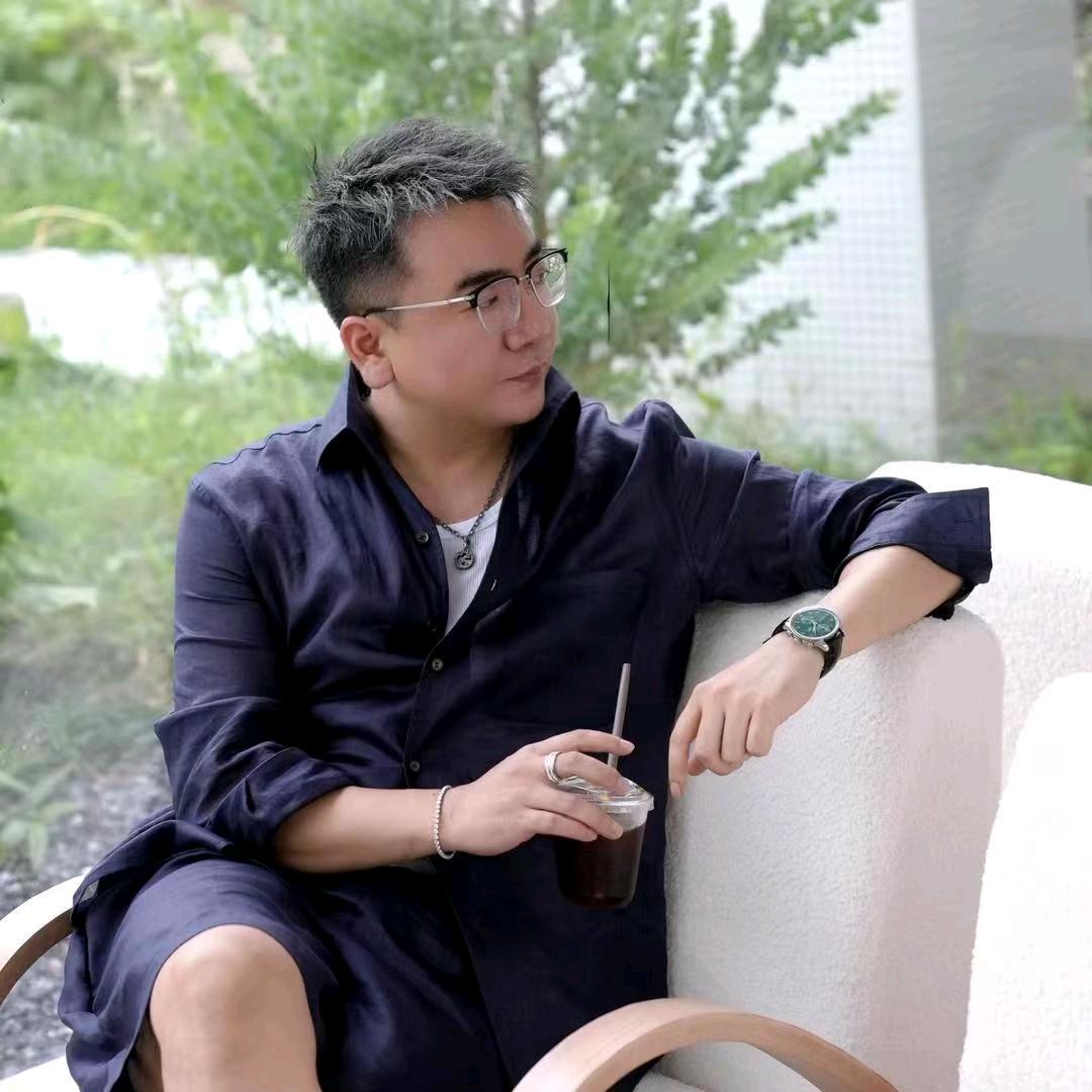 碧承服装    CHEN先生