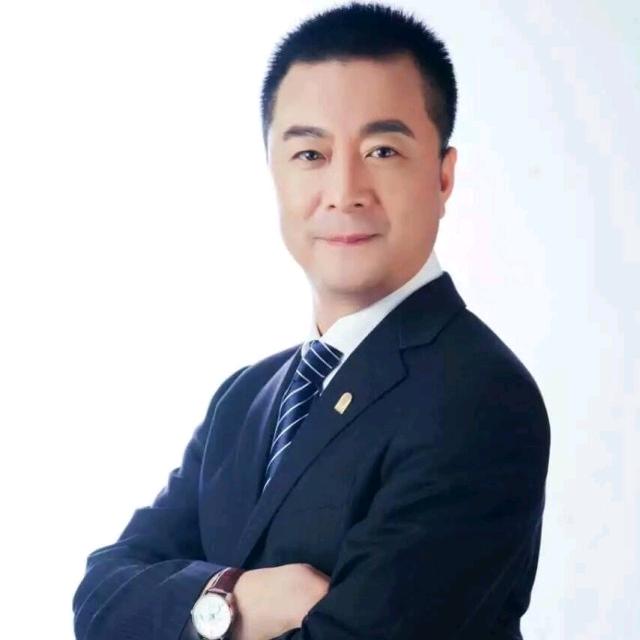 酷哥  每晚7:00直播 唱歌 聊天