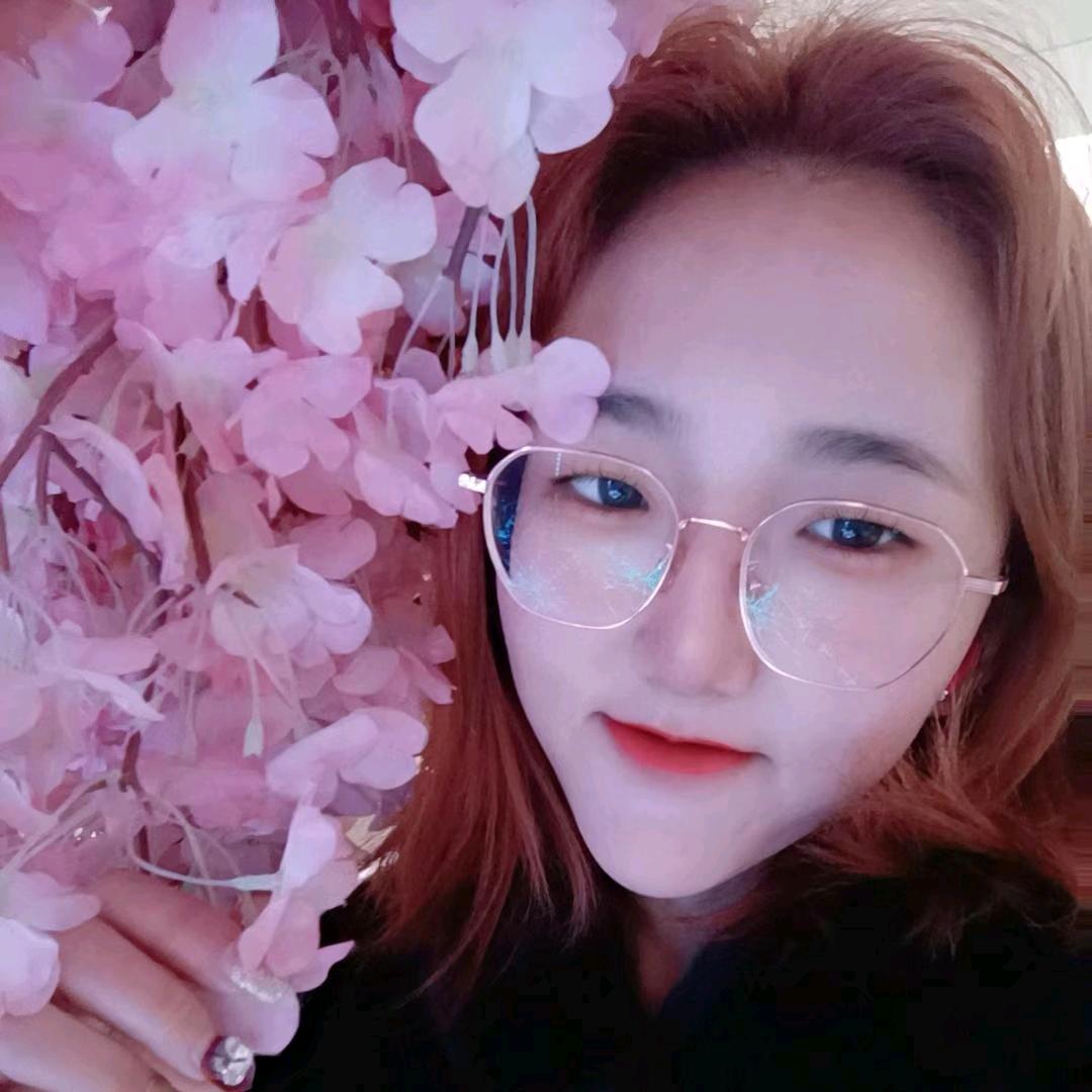 🌸💄古灵精怪的方小姐🍑