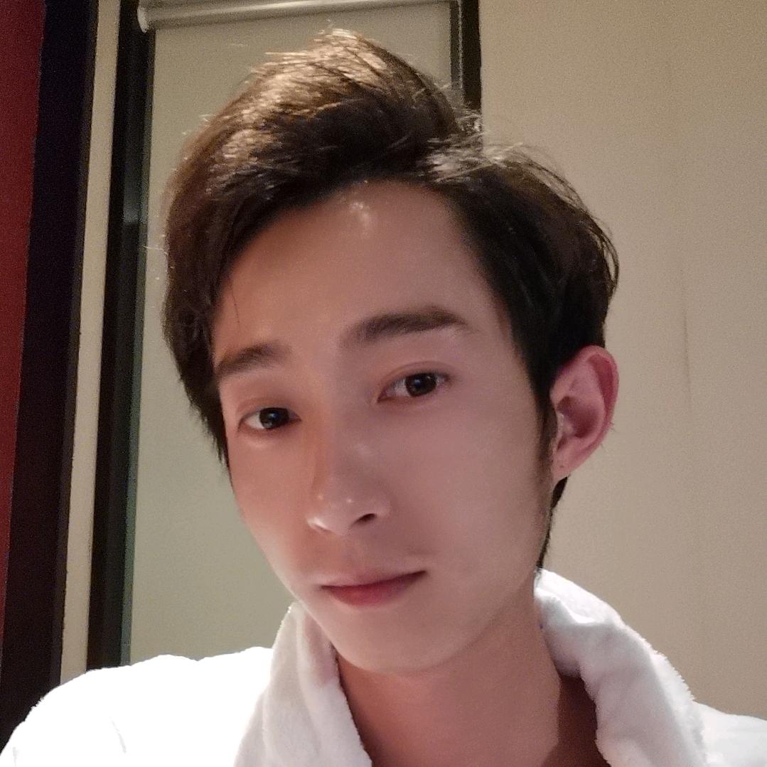 张晋在襄垣烫头发
