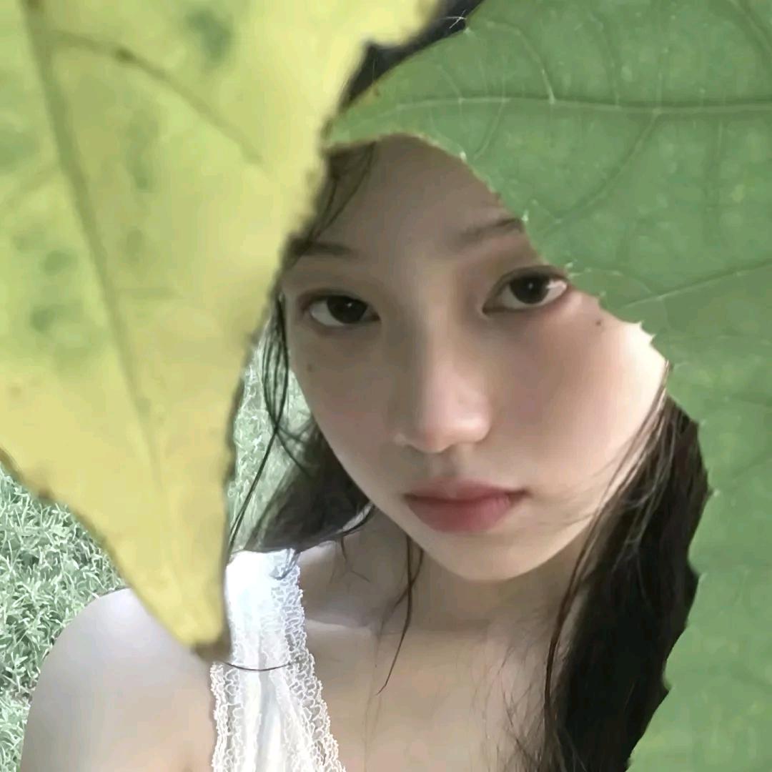 严妍言.