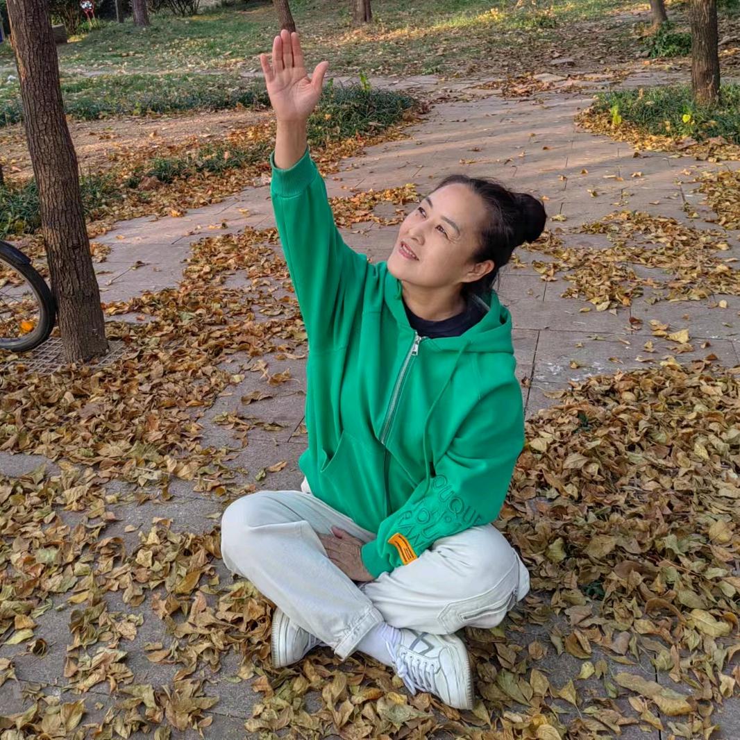 杨  乐