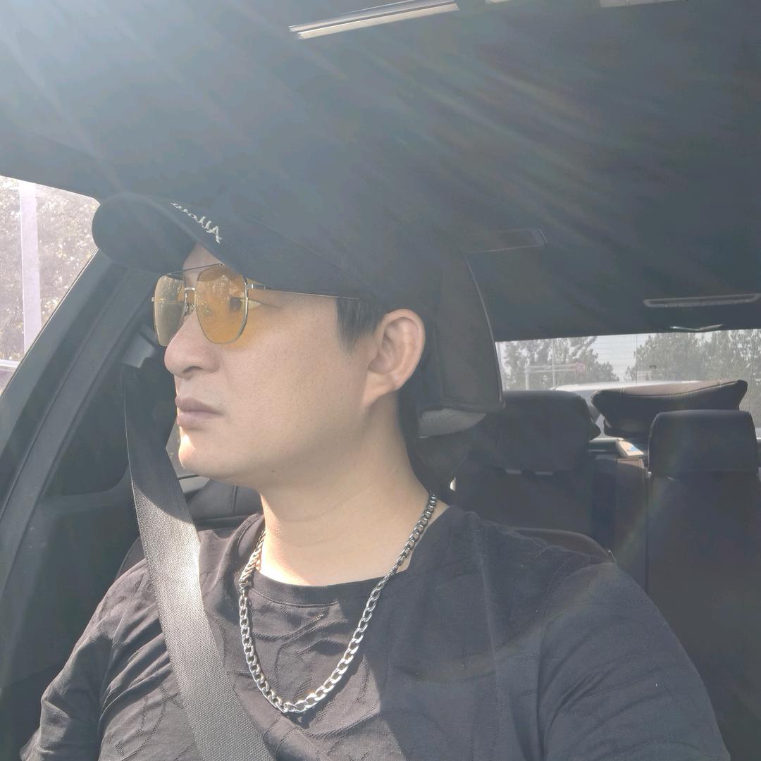 卖led显示屏的小朋友