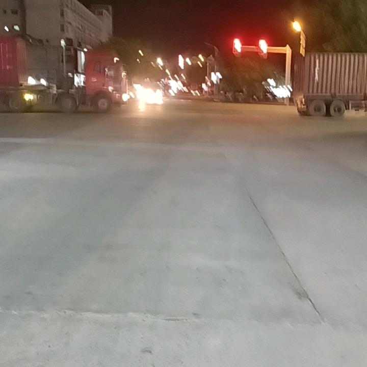 月亮正在陪伴你