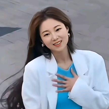 ୧⍤⃝🌻万州小女子