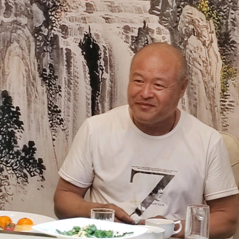 天山胡杨树
