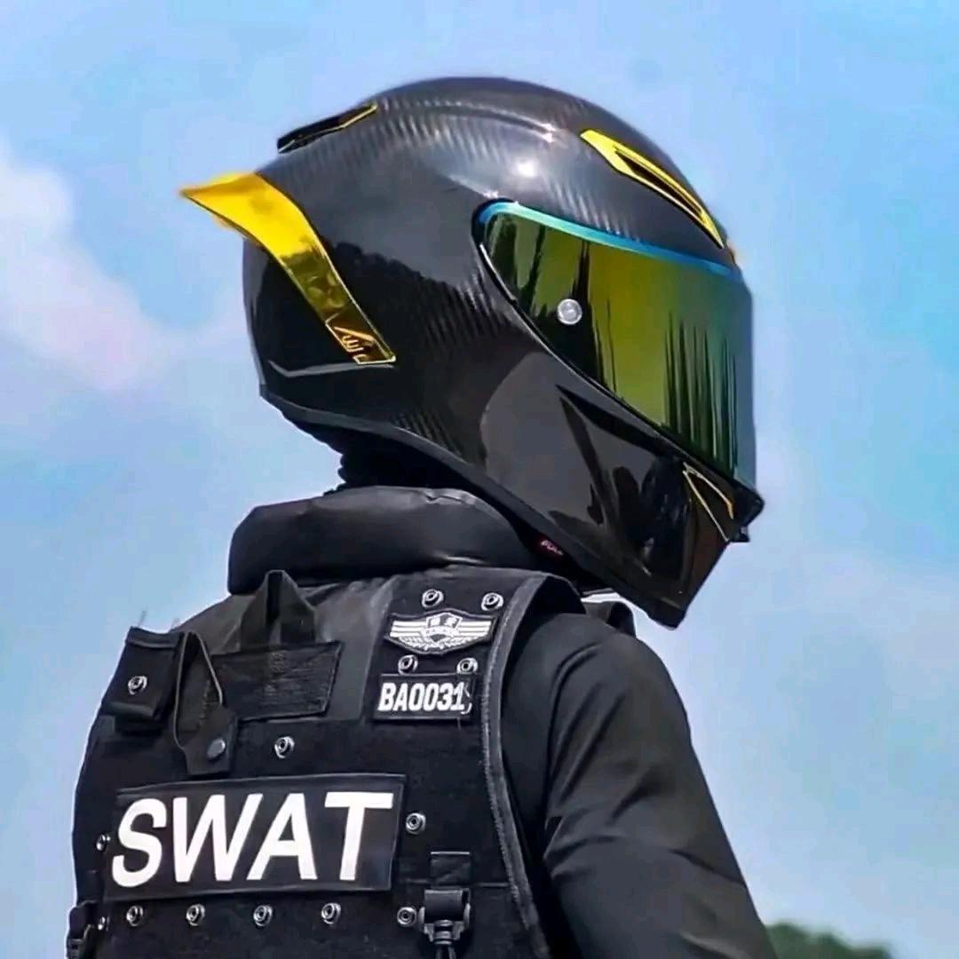 拍手凭他笑路旁