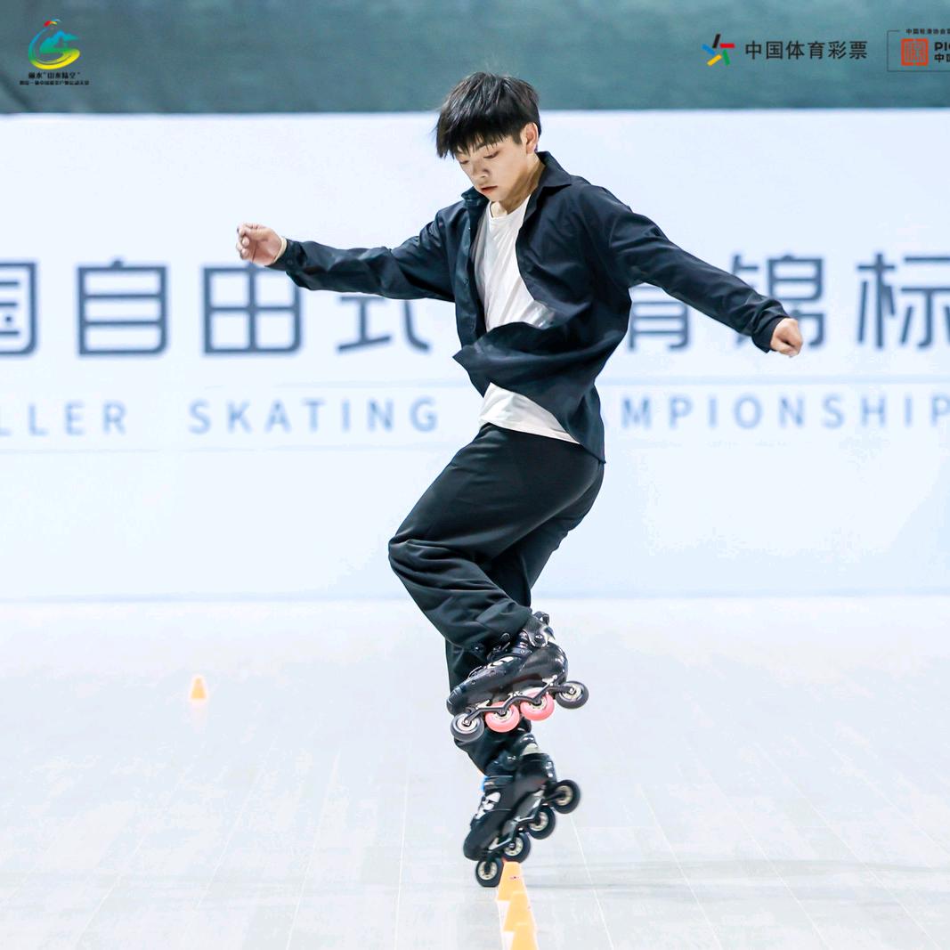 滑圣顿城市轮滑---强强