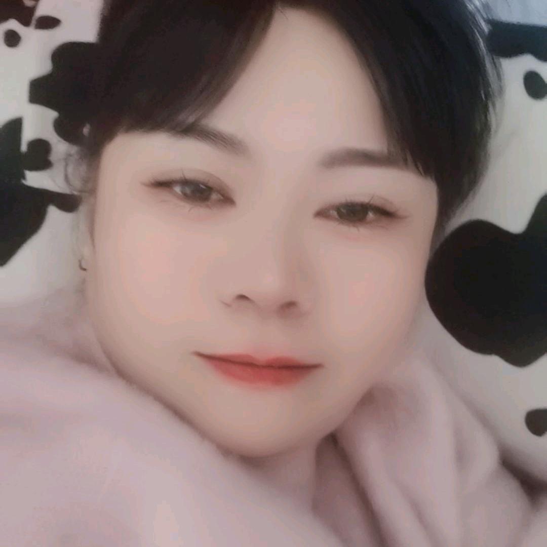 清澈溪水