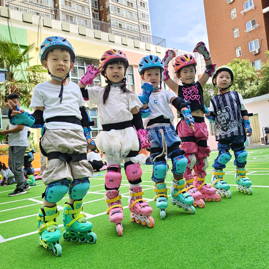 龙都汇宝狮莱七彩光轮滑