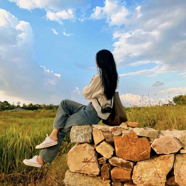 那一抹浅笑，隐藏忧伤