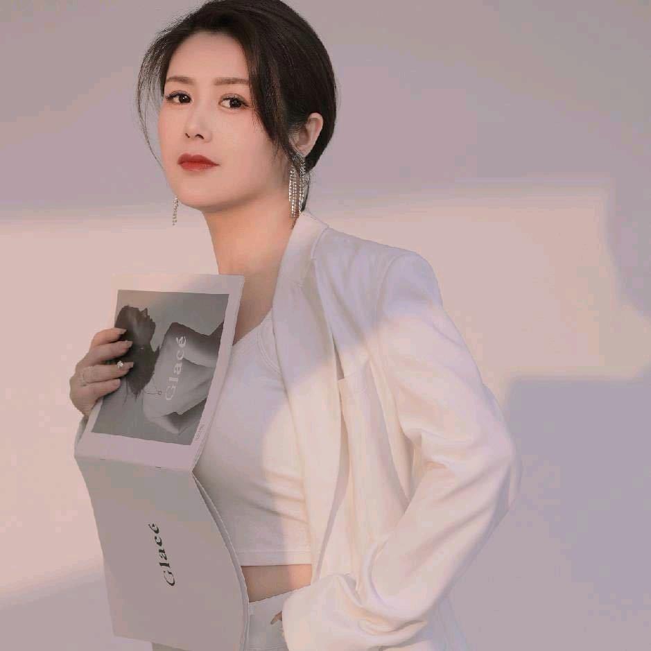 大美妞🌻🎤