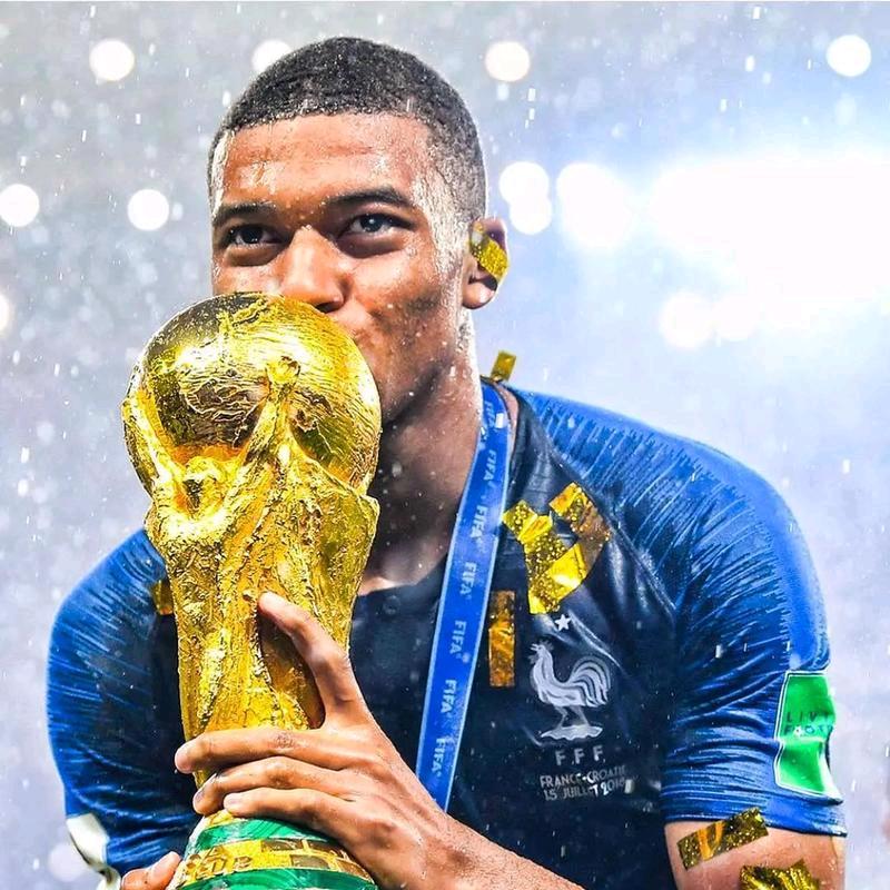 法国超级巨星姆巴佩（皇家马德里）