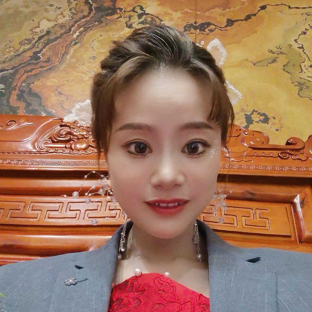 爱吃的小姑娘