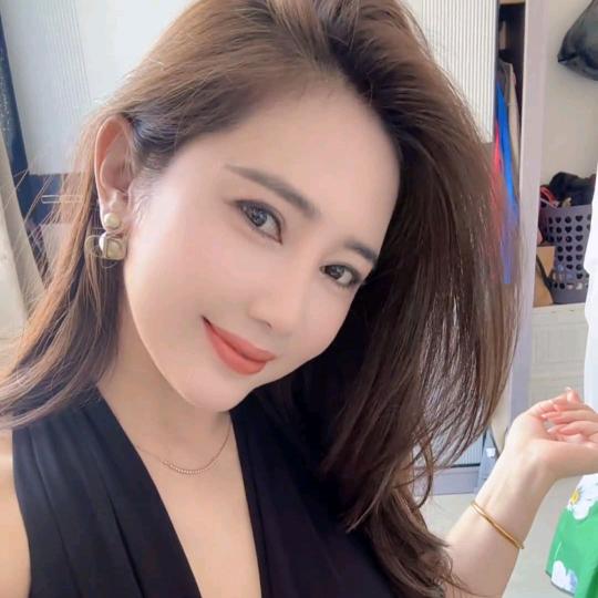 边境老板娘4店