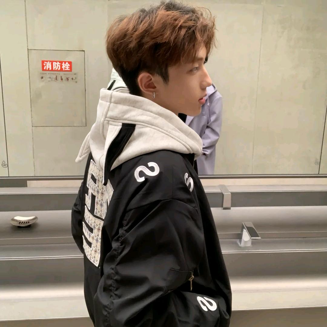 琸