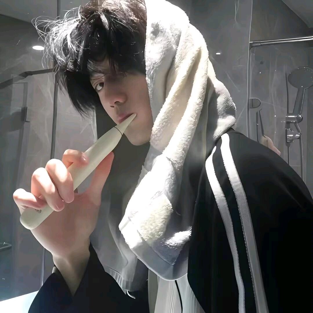 图图穿女仆装诱惑壮壮妈