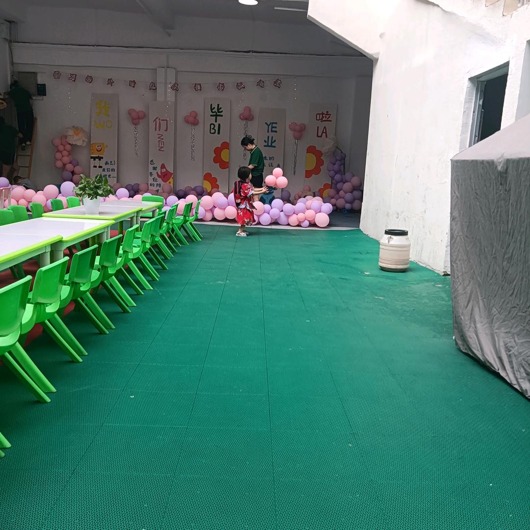 杨霞