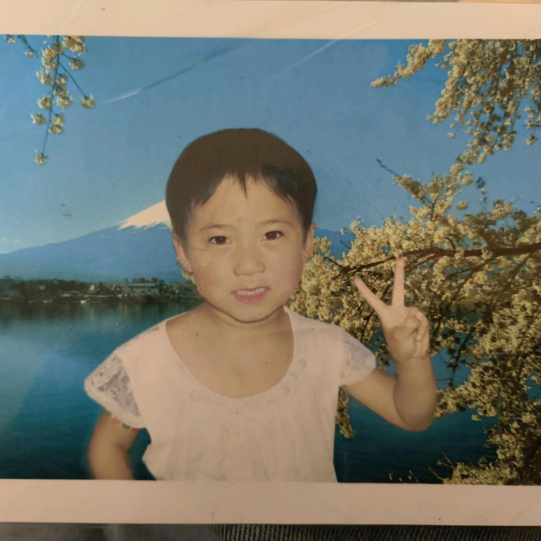 何）