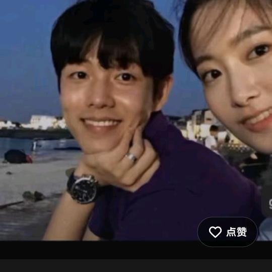 烟花下的小镇