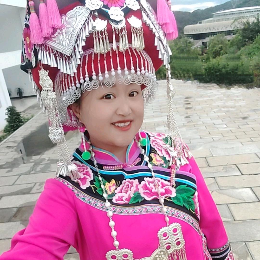 阳光刺眼的黄金