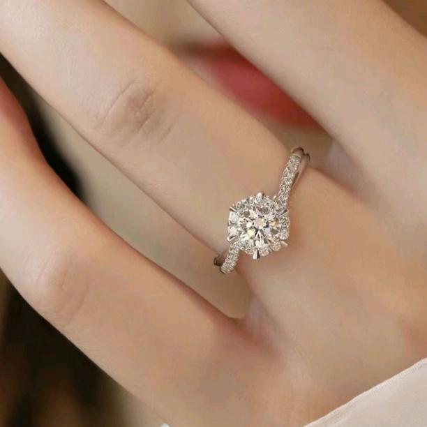 伊川珠宝顾问：娜娜