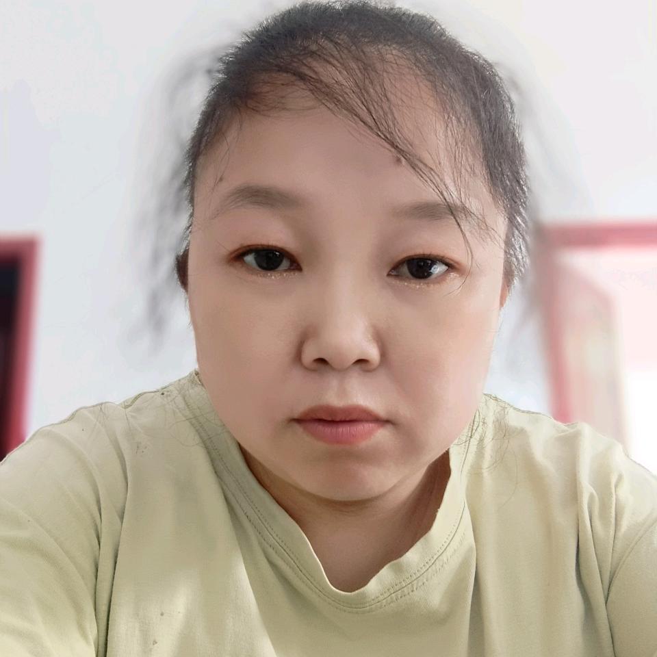 彭亚芬残疾只有在家编织毛线鞋
