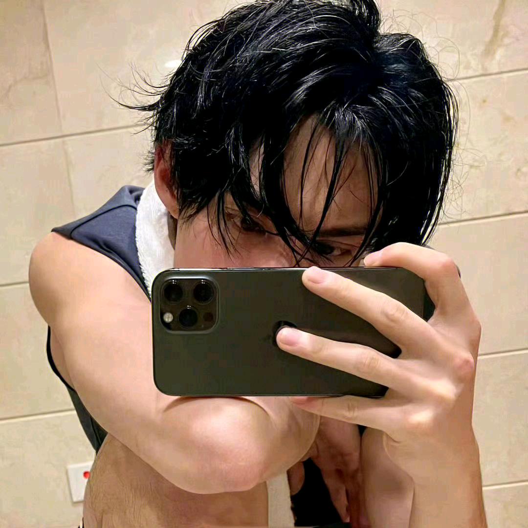 许其琛.