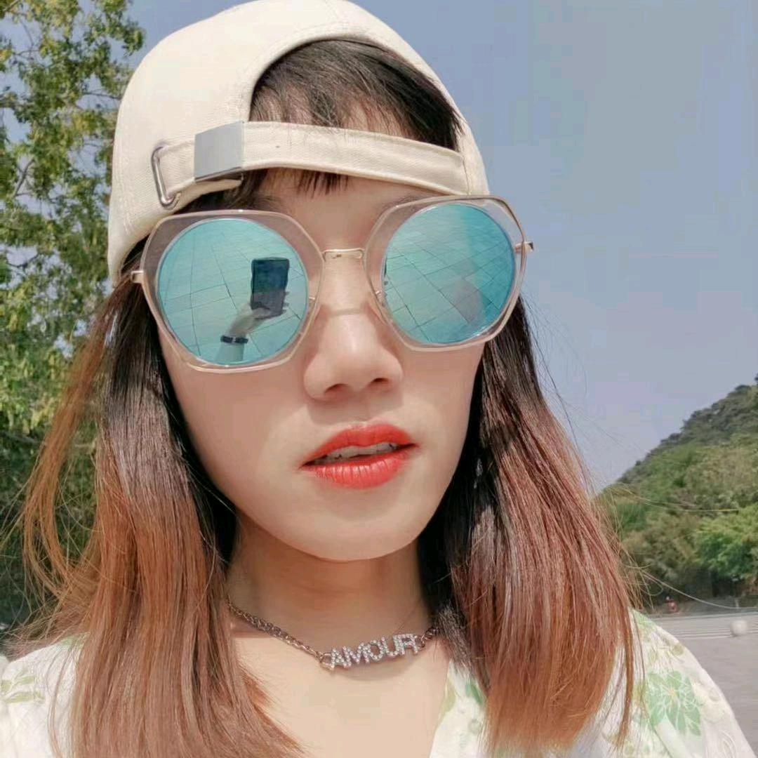 怡见倾欣服装店的小店个体店