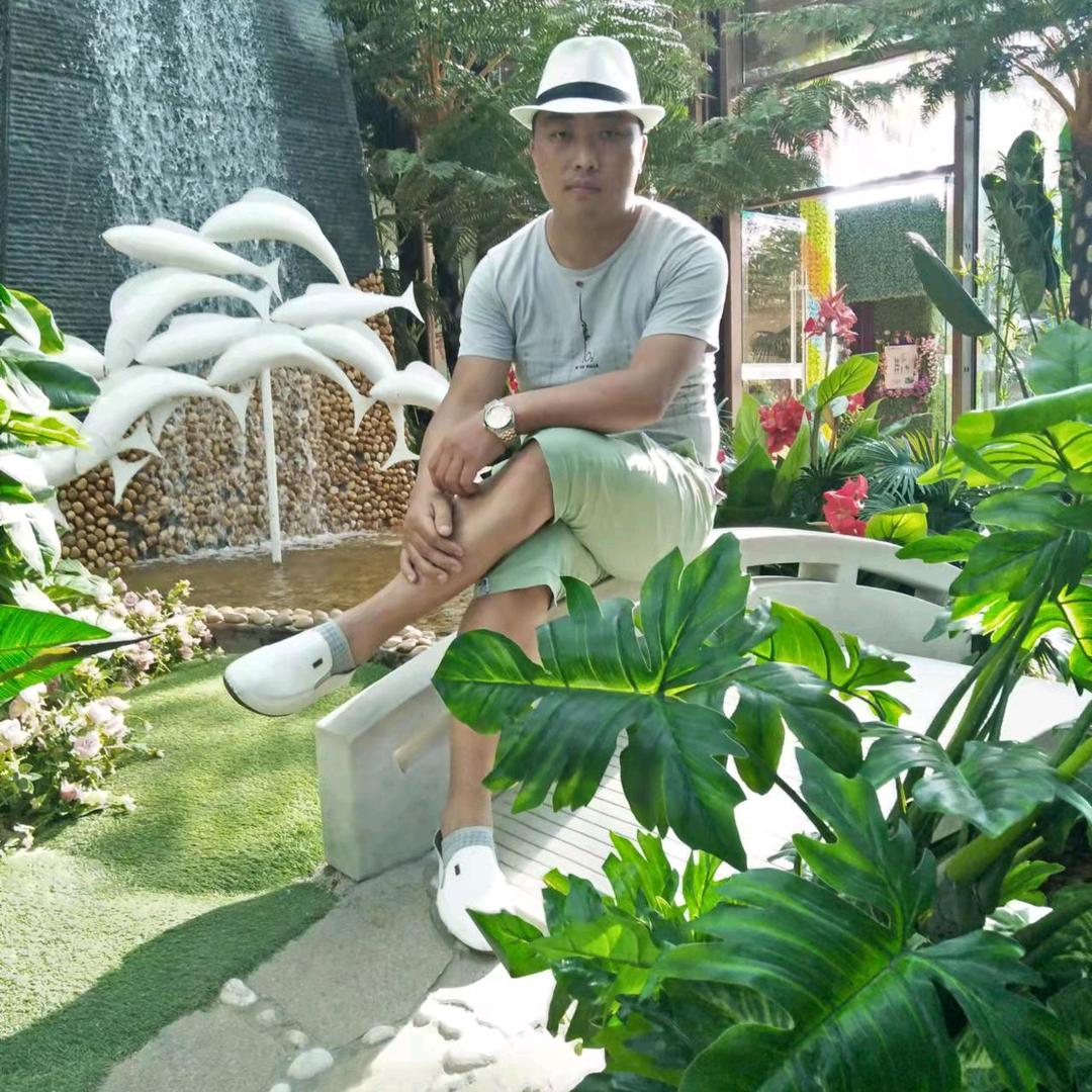 一个带娃的男人