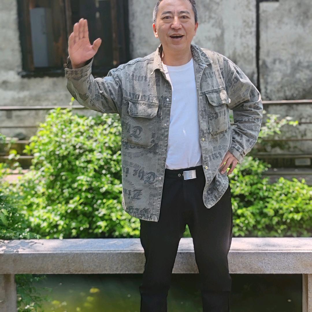 龙哥。